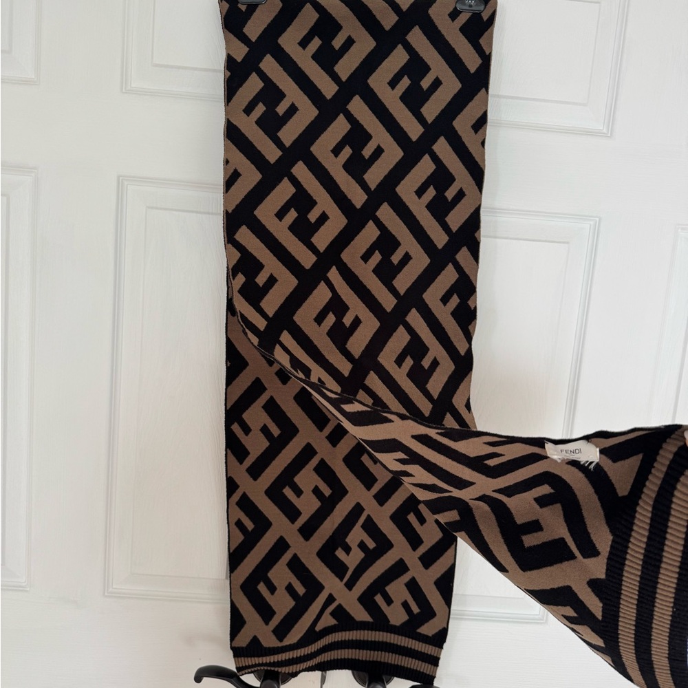 Authentic Fendi Black and Brown Logo Scarf - Picture 2 of 10
